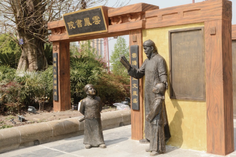營山白塔公園人文景觀雕塑.JPG