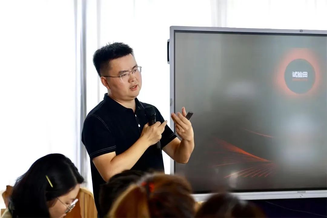 融媒體中心、咨詢中心分管領(lǐng)導(dǎo)易浩發(fā)言.jpg