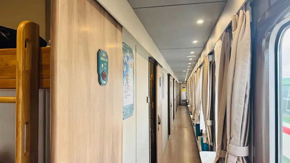 “我的鐵路風景”熊貓專列旅游列車內(nèi)部.jpg