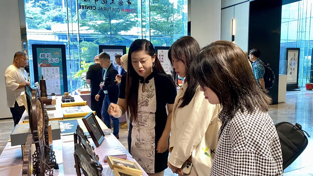 “跟著非遺游河北”文旅資源交流推介活動(dòng)現(xiàn)場(chǎng)展區(qū).jpg